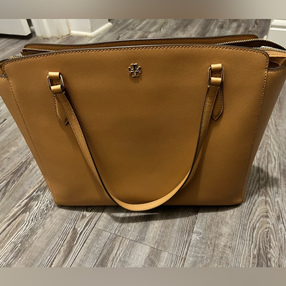 Tory Burch Emerson Top zip tote